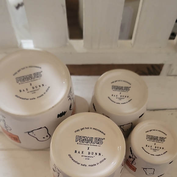 Rae Dunn X Snoopy Measuring Cups - Picture 2 of 3